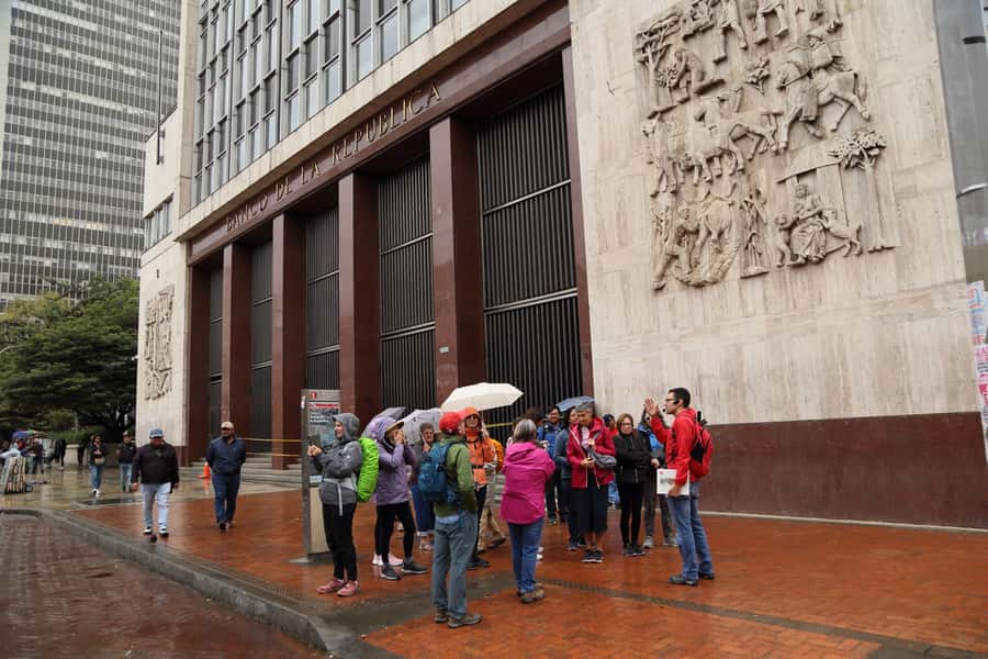 Shared Tour Colombian Conflict War, Drug Trafficking & Peace - The story begins outside the Museo del Oro