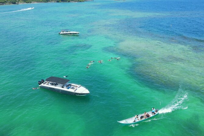 Sport Boat : Rosario Island,lunch on private island - Cholón and Playa Blanca from the water