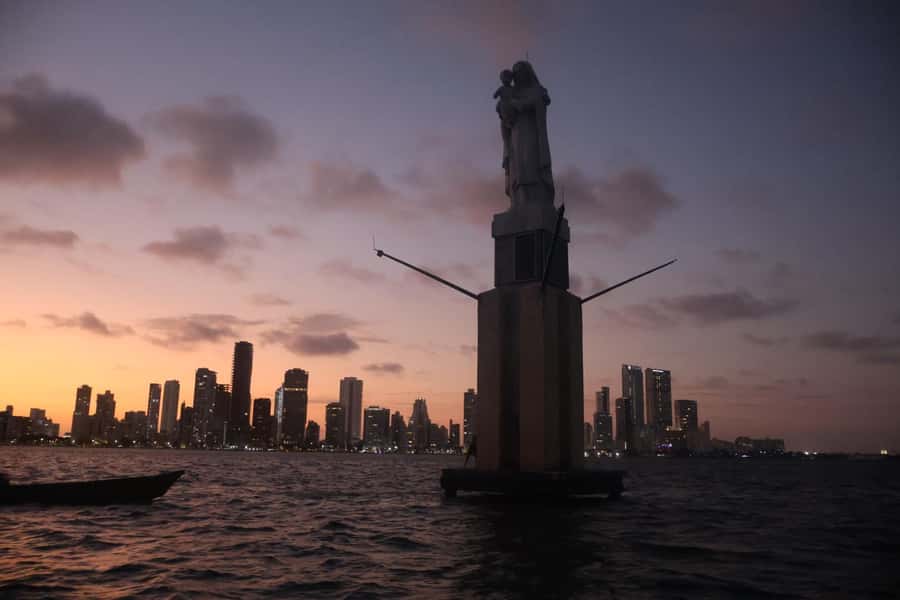 Sunset Party open bar on the bay while sharing with locals - A sunset party, not just a boat ride