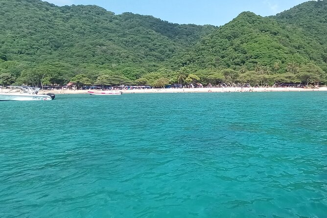 Tayrona by sea - Playa Cristal brings the clearest water and lunch