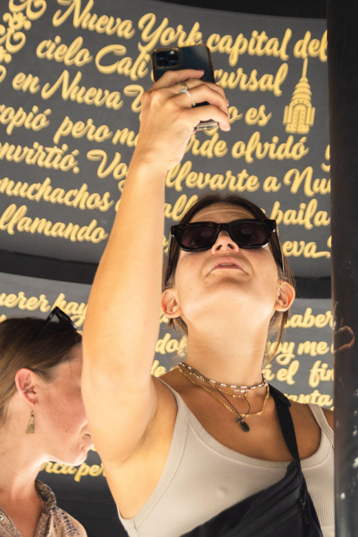 The Cali Salsa Tour - Two hours of salsa at La Topa Tolondra