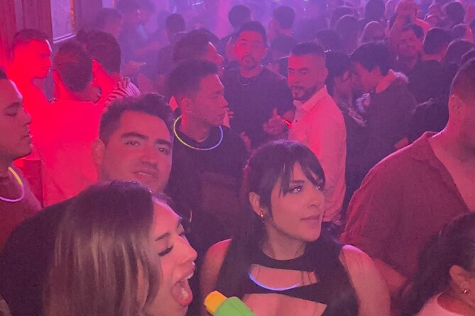 Theatron Party-Tour, 20 Clubs, Map, cocktail, bottle, After-party - What the all-inclusive package really offers