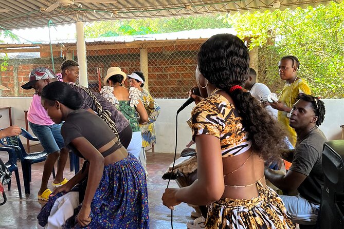 Tour a san Basilio de Palenque desde cartagena - The dance show with drums and local music