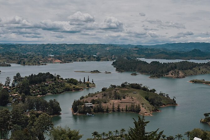 Tour Guatapé - Guatapé’s zócalos and central streets
