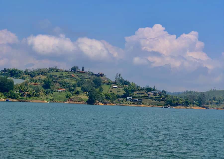 Tour Guatapé - Piedra del Peñol with departure from Medellín - What the $40 price really covers