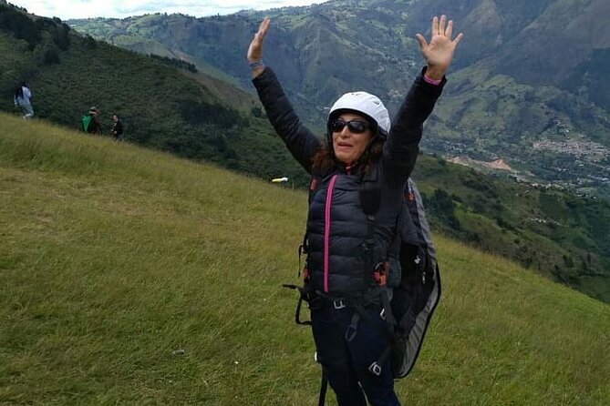 Tour Paragliding - Twenty minutes above the Medellín valley
