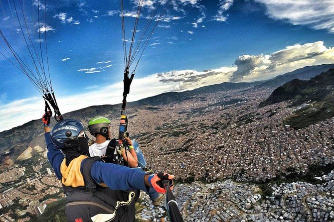 Tour Paragliding - Getting ready for a tandem flight