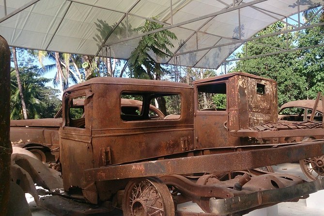Tour to the Hacienda Nápoles Theme Park - Jurassic Park, the African Museum, and Biolandia