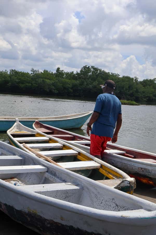 Typical lunch on beach, mangrove tour & fishing with natives - Casting nets and setting crab pots
