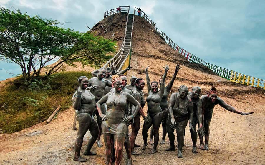 Volcan del Totumo + Playa + Piscina - Reaching the mud-filled crater