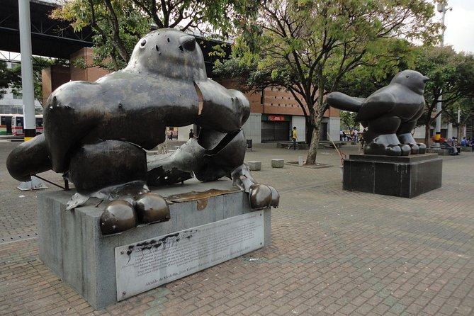 Walking tour, cable car & fruit tasting - Salon Malaga and Medellín’s tango side
