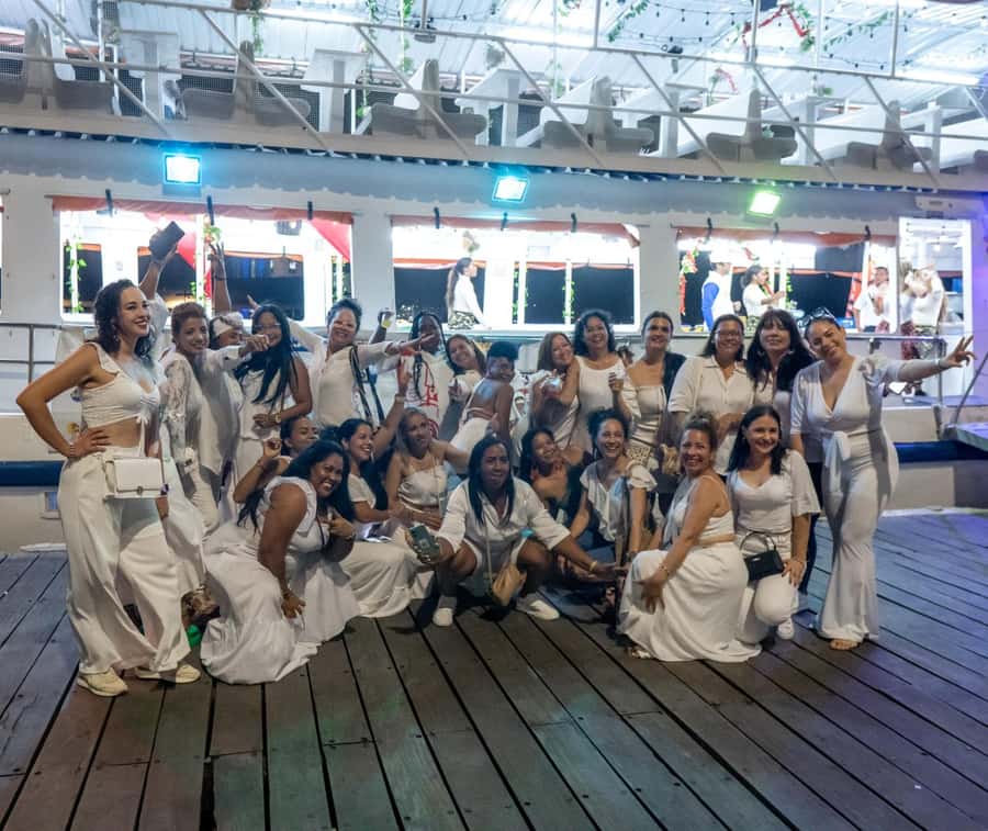 White Night Boat Party: Dinner Buffet, Dancing and Open Bar - Dinner at shared tables