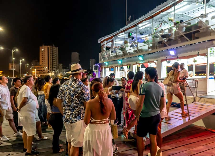 White Night Boat Party: Dinner Buffet, Dancing and Open Bar - Cartagena Bay after dark