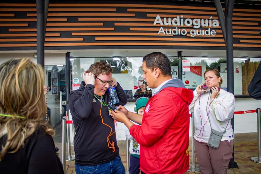 Zipaquirá: Salt Cathedral Group Tour with Pickup - Guides, drivers, and group comfort